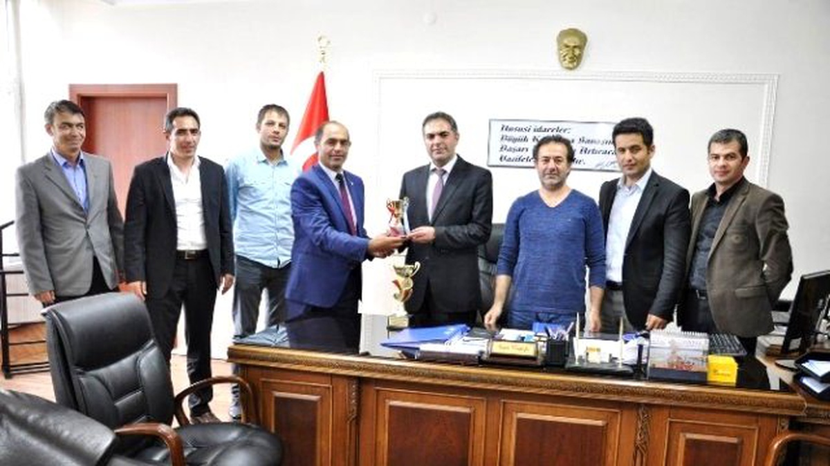 Askf\'den Özel İdaresi Futbol Takımına Centilmenlik Kupası
