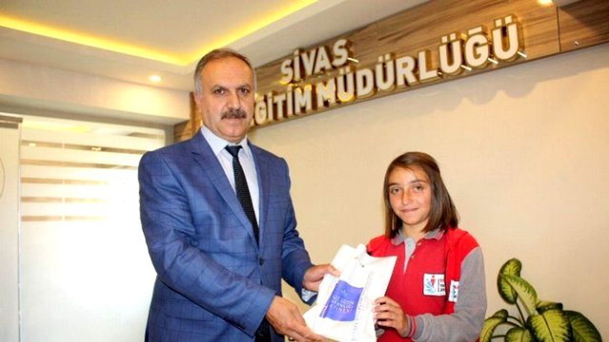 Başarılı Öğrencilerden, İl Milli Eğitim Müdürü Altınsoy\'a Ziyaret