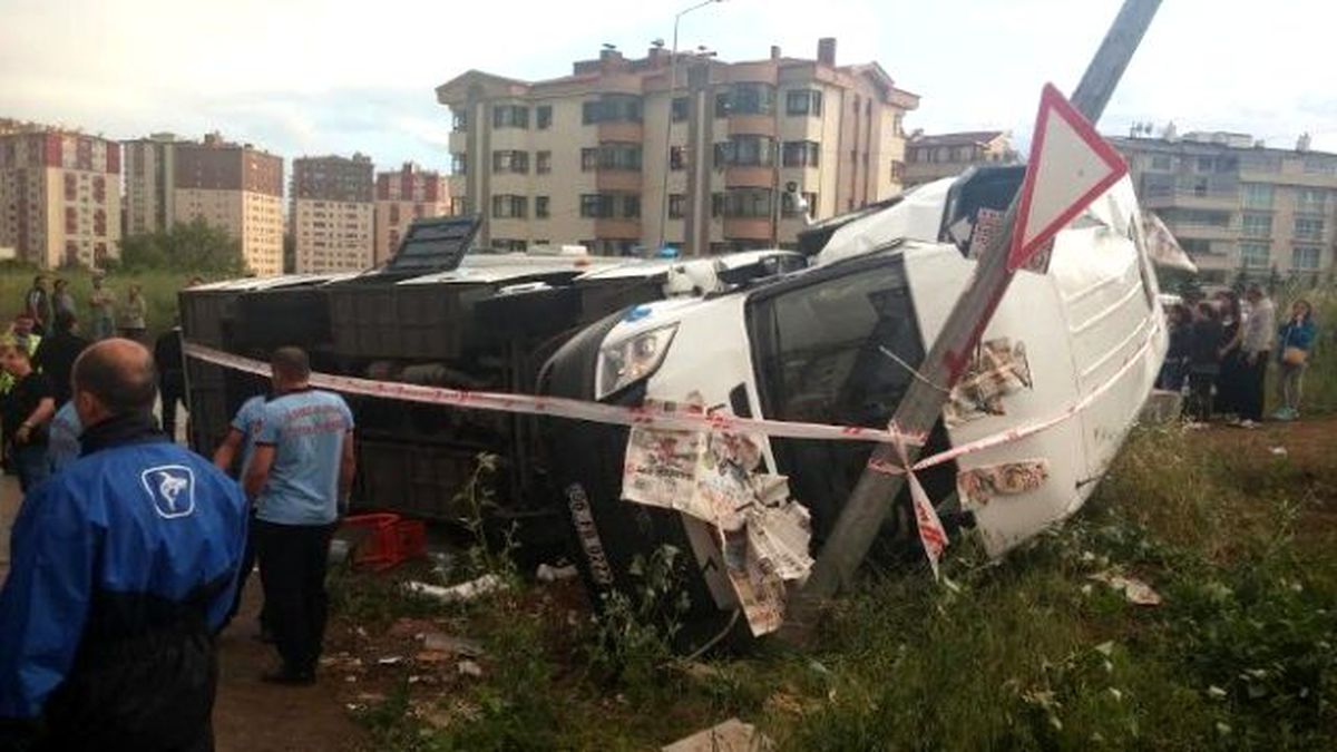 Başkent\'te Servis Araçları Çarpıştı: 6 Yaralı