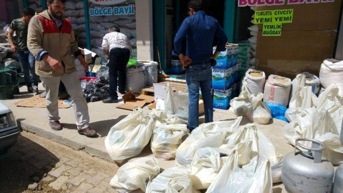 Bolvadin\'d Bir Grup Eğitimci Yoksul 400 Ailenin Yardımına Koştu