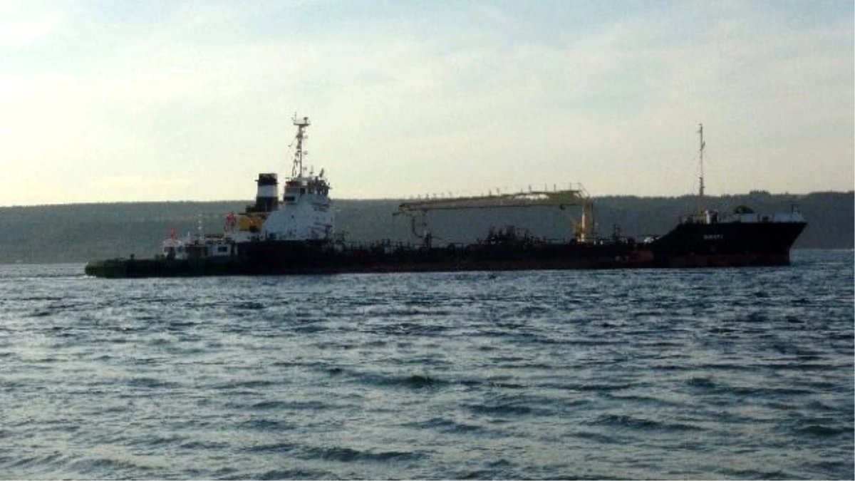 Çanakkale\'de Karaya Oturan Gemi Kurtarıldı