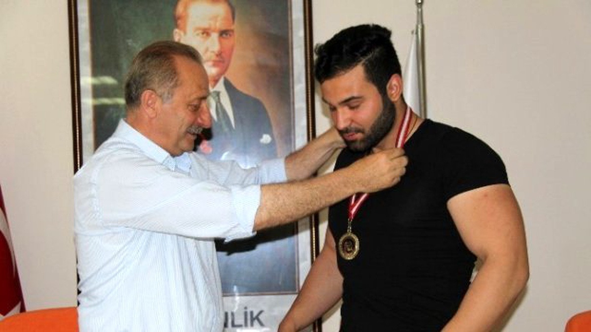Dünya Rekortmeninden Başkan Atabay\'a Ziyaret