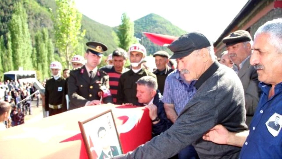 Erzurum Ramazan\'ın İlk Gününde Şehidine Ağladı