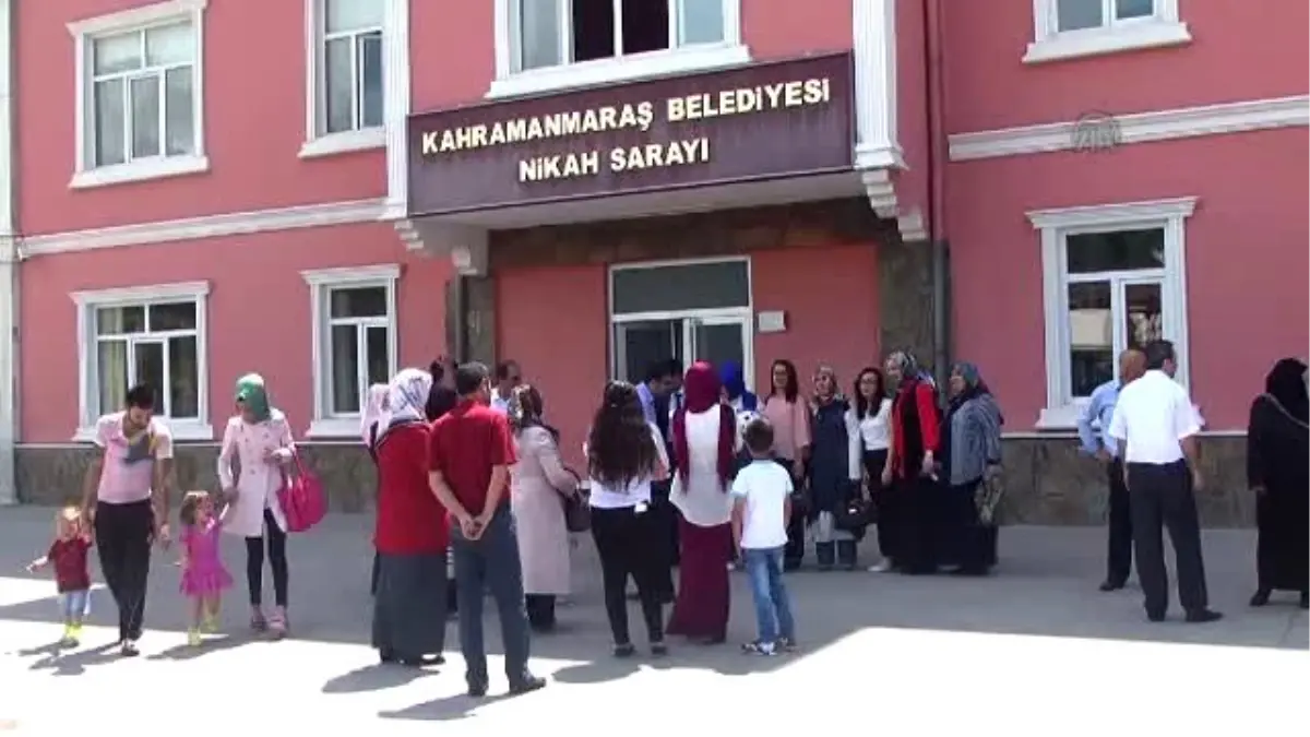 Evlenmek İçin Özel Günü Seçtiler