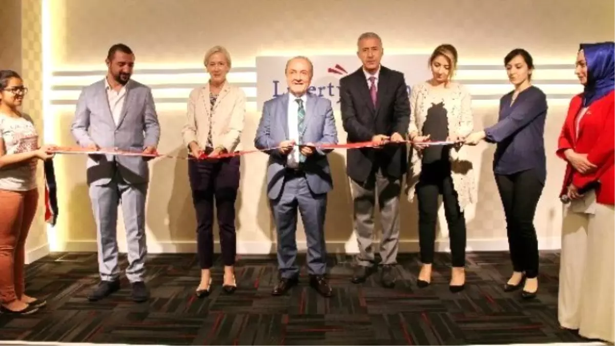 Gaün'de 'Lıberty Corner' Amerıka Bilgi Köşesi Açıldı