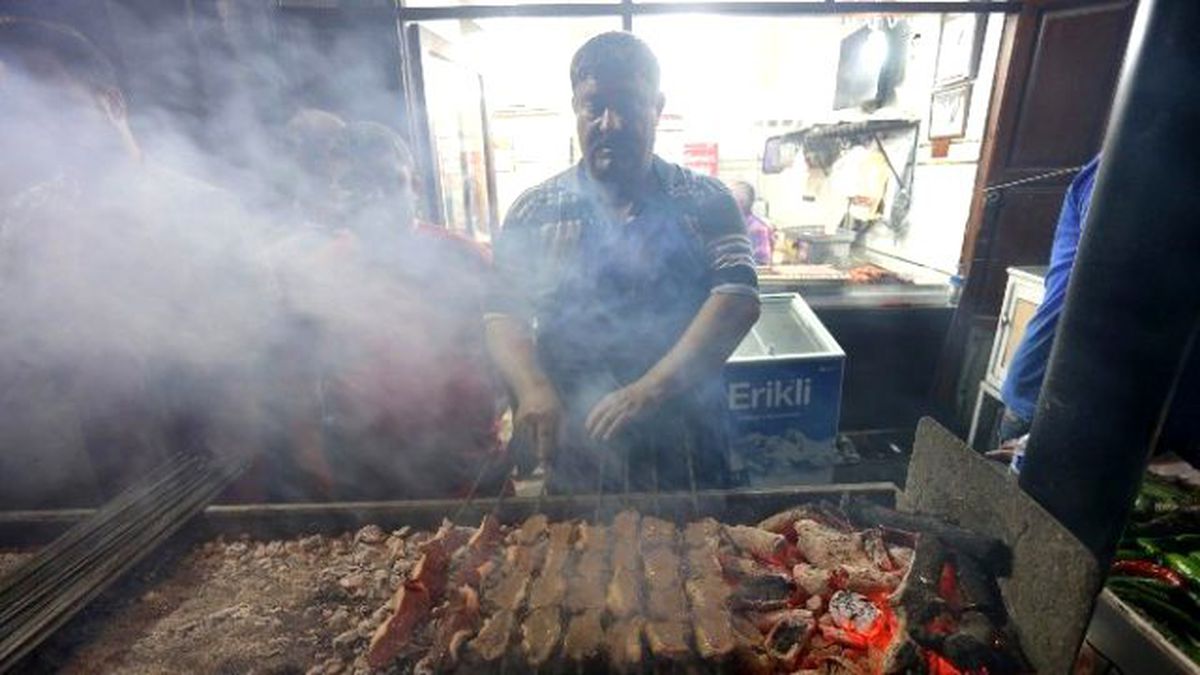 Gaziantepliler İlk Sahurda Kebapçılara Akın Etti