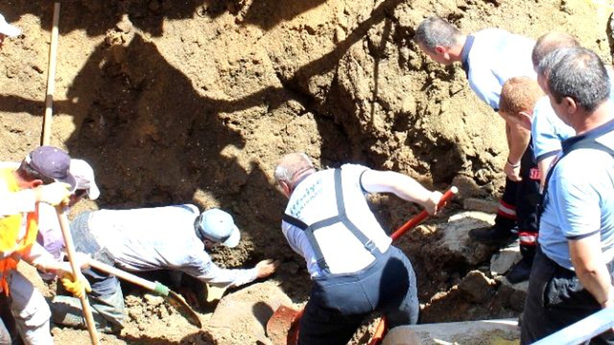 Göçük Altında Kalan İşçi Hastanede Hayatını Kaybetti