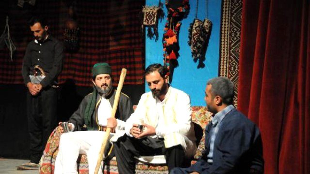 Hakkari\'de Sahnelenen Tiyatro Oyununa Büyük İlgi