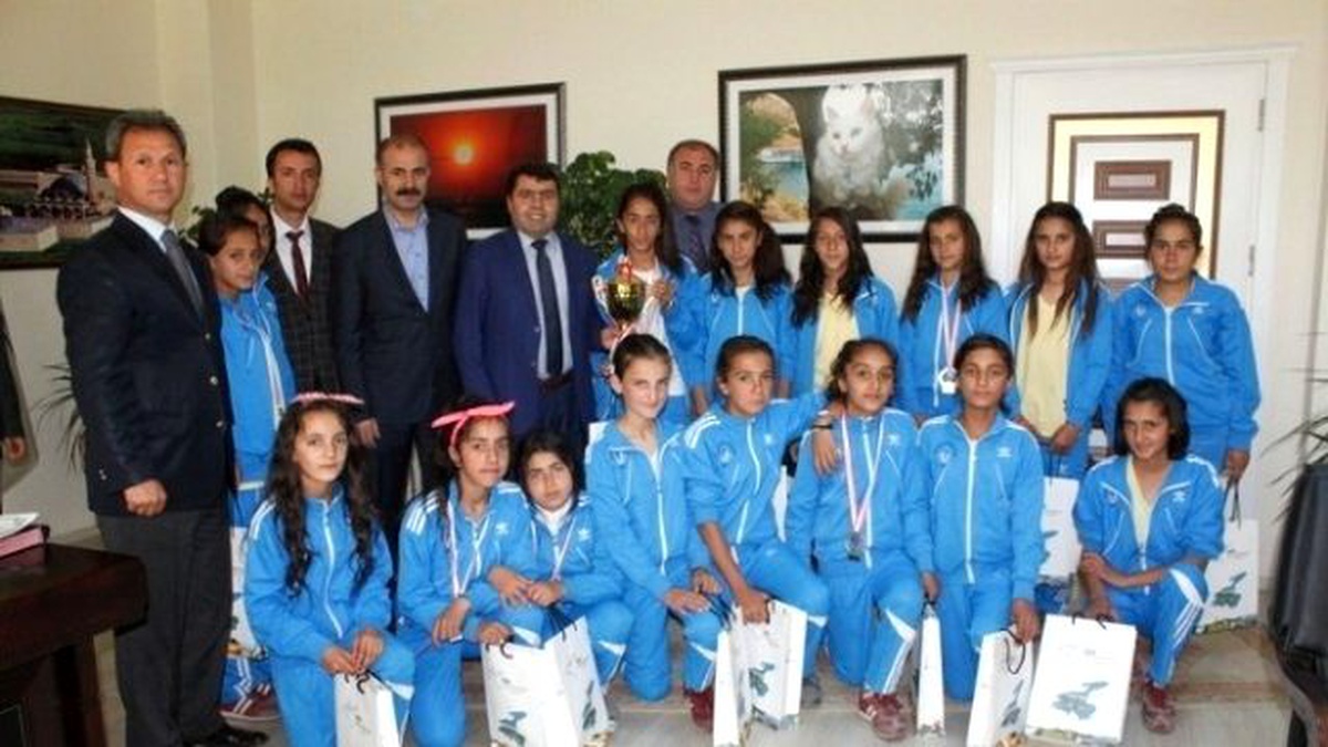 Halk Oyunları Türkiye İkincileri Ödüllendirildi