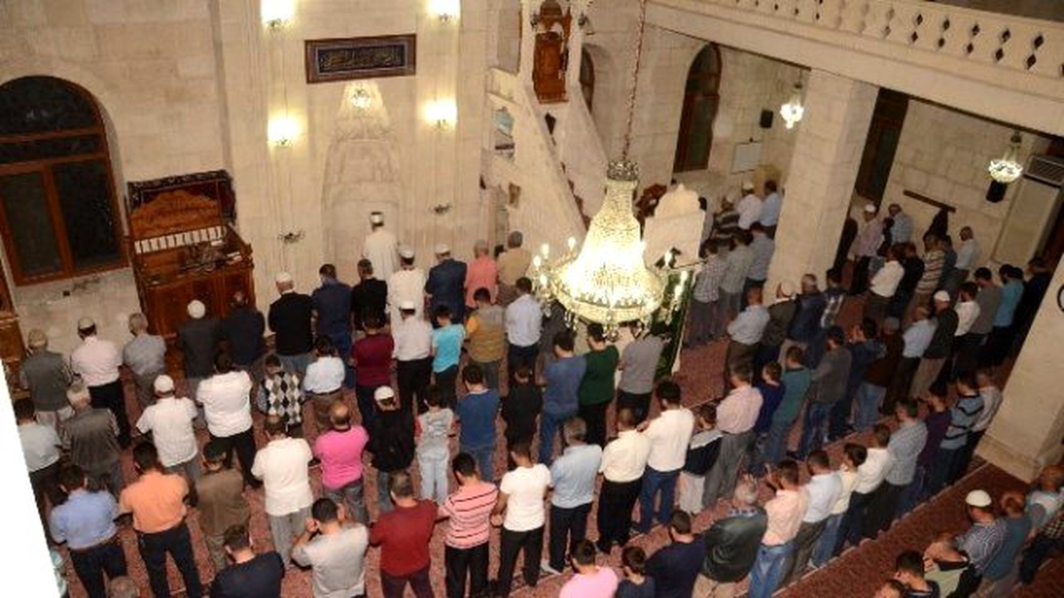 İlk Teravih Namazında Camiler Doldu Taştı