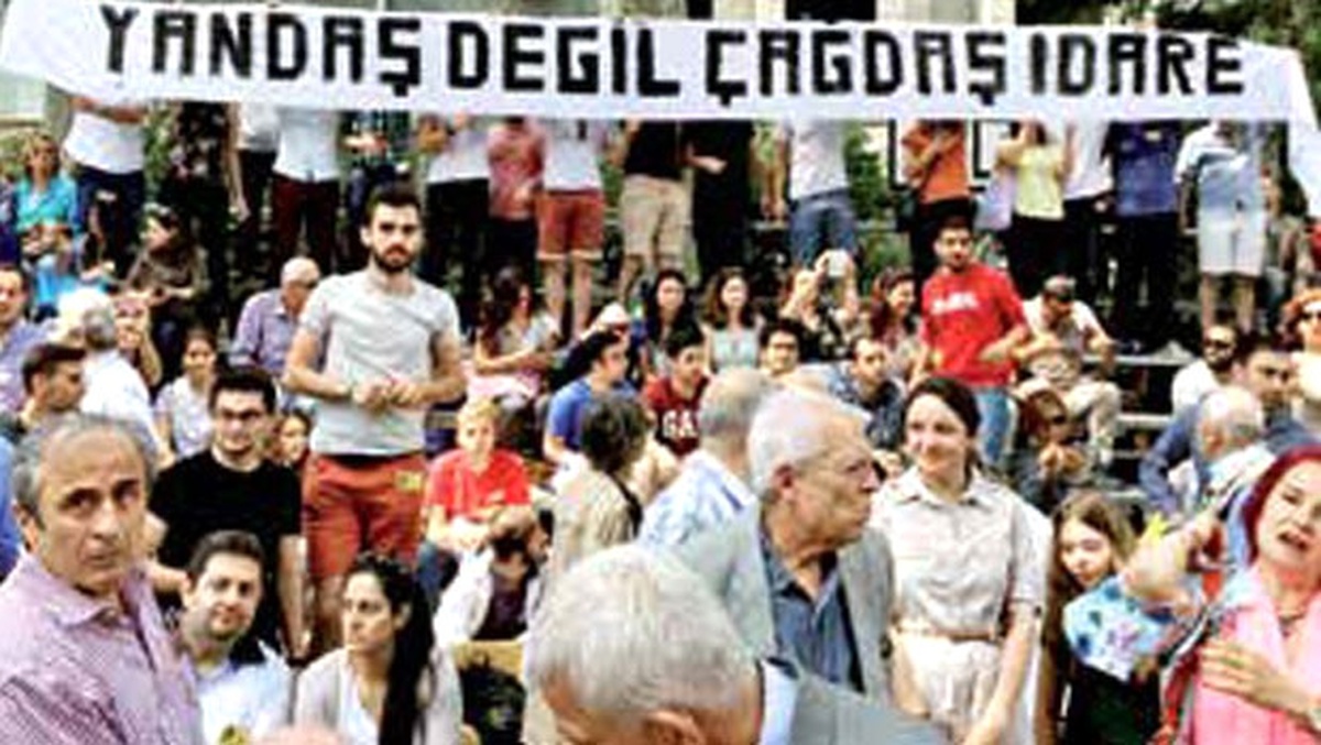 İstanbul Erkek\'in Eski Mezunlarından Protestolara Destek