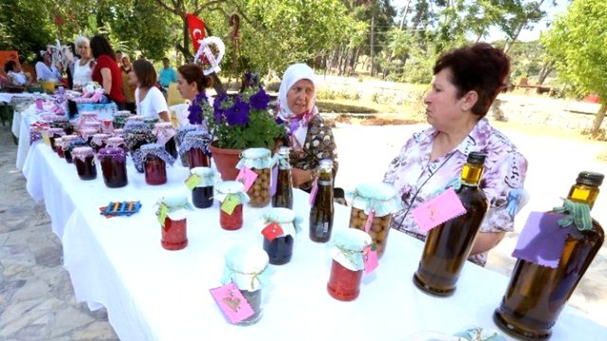 Kadınlar Çamlık\'ta Pazar Açtı