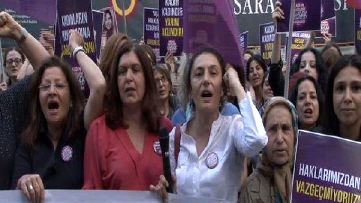 Kadınlardan Galatasaray Meydanı\'nda Eylem