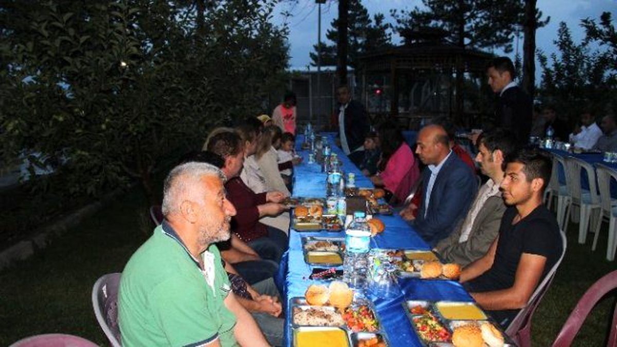 Karaman Polisinden Sürücülere İftar Yemeği