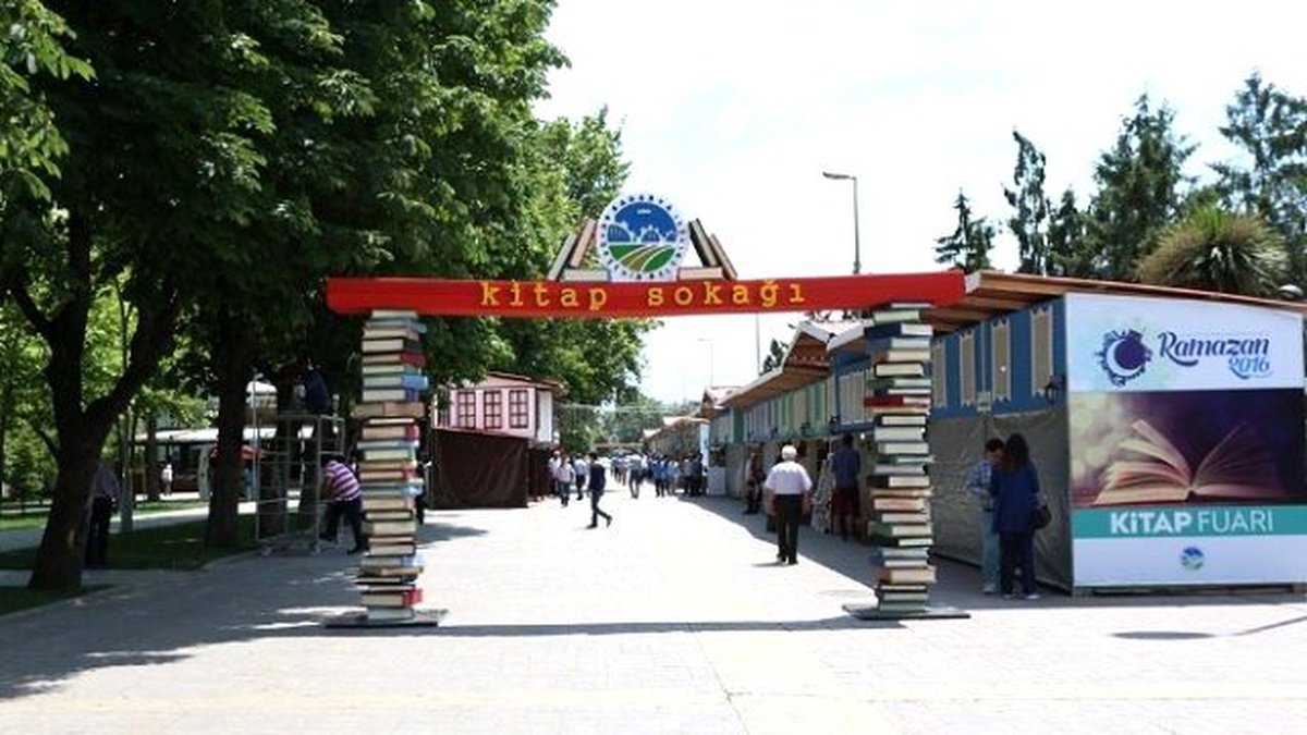 Kitap Fuarı\'nda Hazırlıklar Tamamlandı