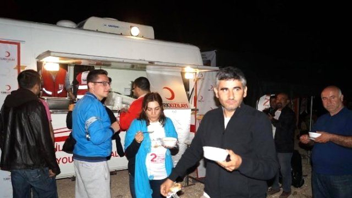 Kızılay, Fotokampa Katılanlara Çorba İkram Etti