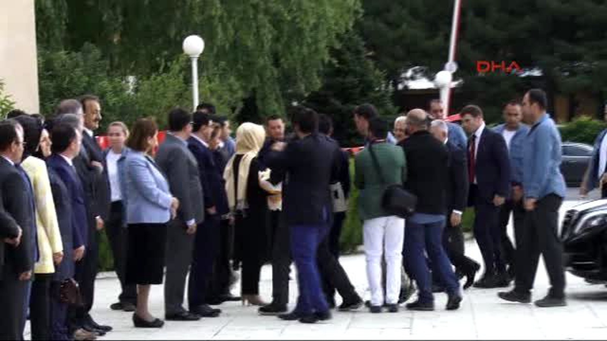 Başbakan Binali Yıldırım, Adına Uyarlanan İzmir Marşı İle Karşılandı