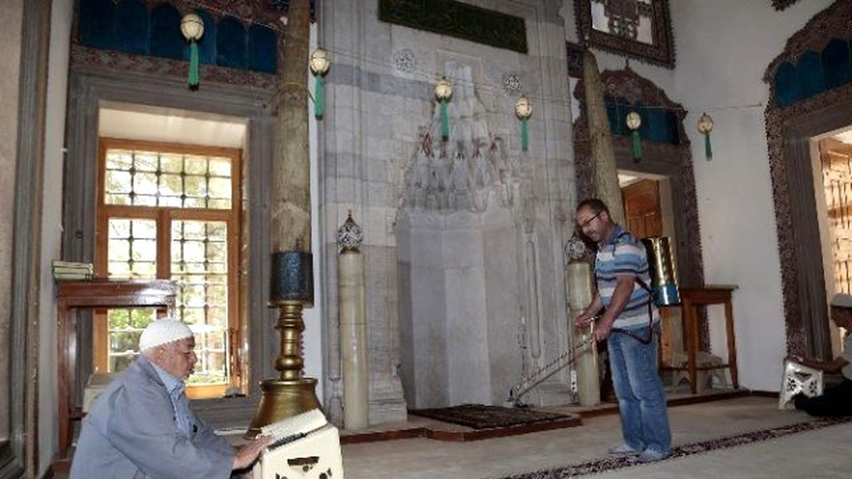 Nevşehir Belediyesi\'nden Camilere Gül Suyu