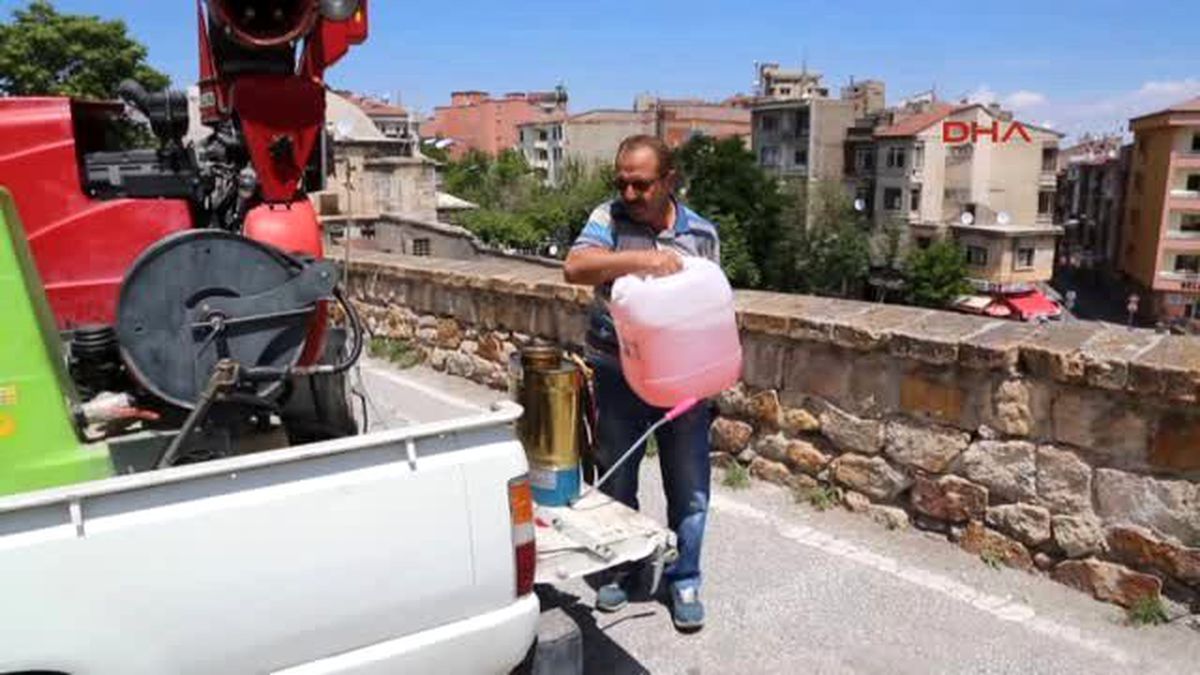 Nevşehir?de Camilere Gül Suyu