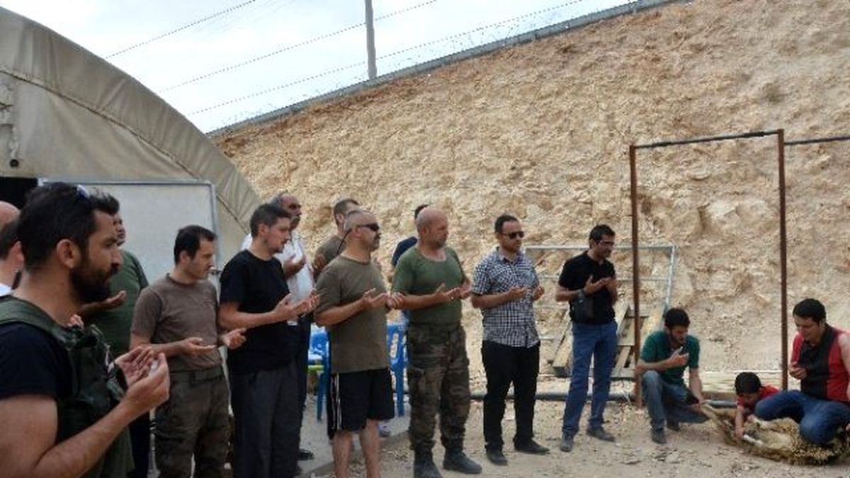 Nusaybin\'de Görevli Asker ve Polisler İçin Kurban Kesildi
