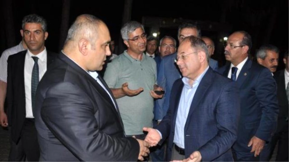 Sağlık Bakanı Recep Akdağ, Kazanın Ardından Gece Osmaniye\'ye Geldi