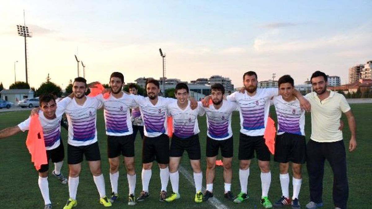 Şehzadeler\'de Turnuva Şampiyonu Magnesia Gençlik