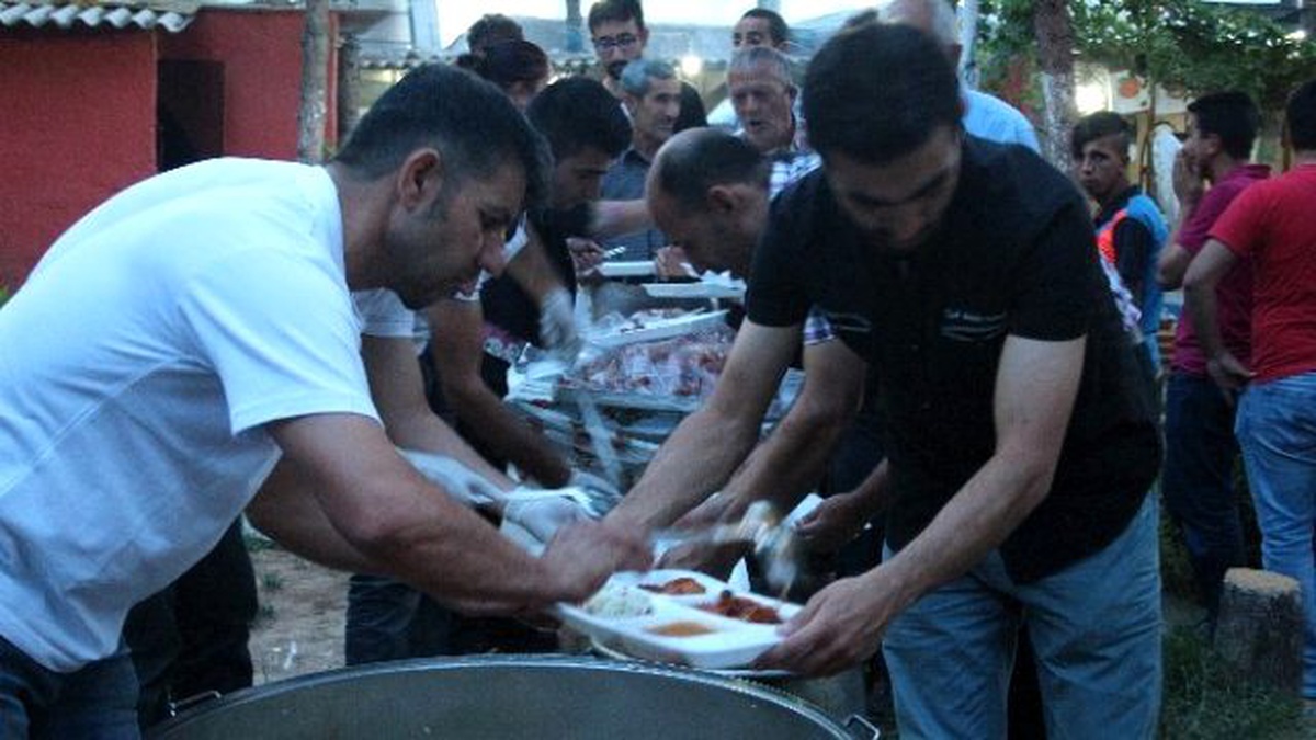 Silopi Belediyesi\'nden İhtiyaç Sahipleri İçin İftar Sofrası