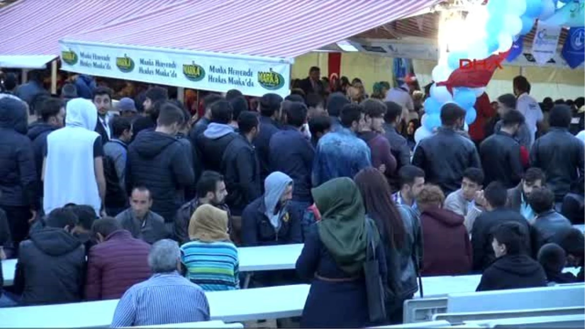 Sivas\'ta İftar Çadırı Mültecileri Sevindirdi