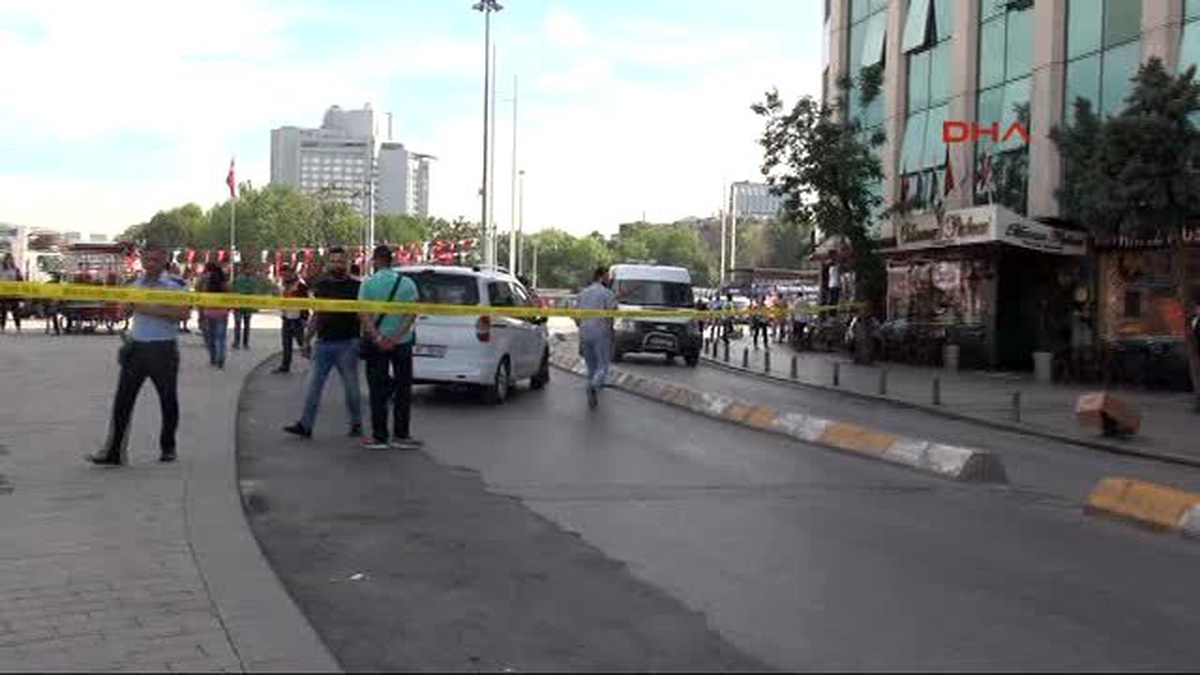 Taksim Meydanı\'nda Şüpheli Çanta Alarmı