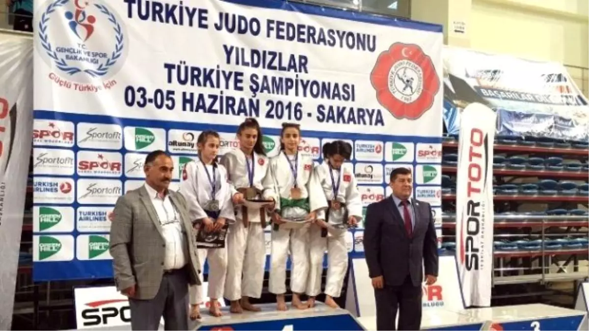 Trabzon Büyükşehir Belediyespor Kadın Karate Takımı Avrupa Üçüncüsü Oldu