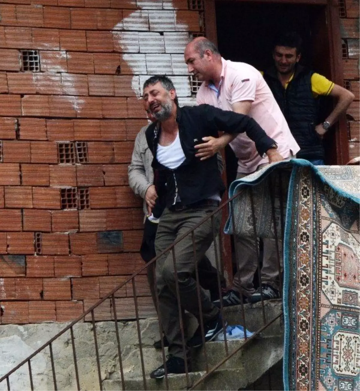 Trabzon'da Kamyonun Altında Kalan 2 Çocuk Hayatını Kaybetti