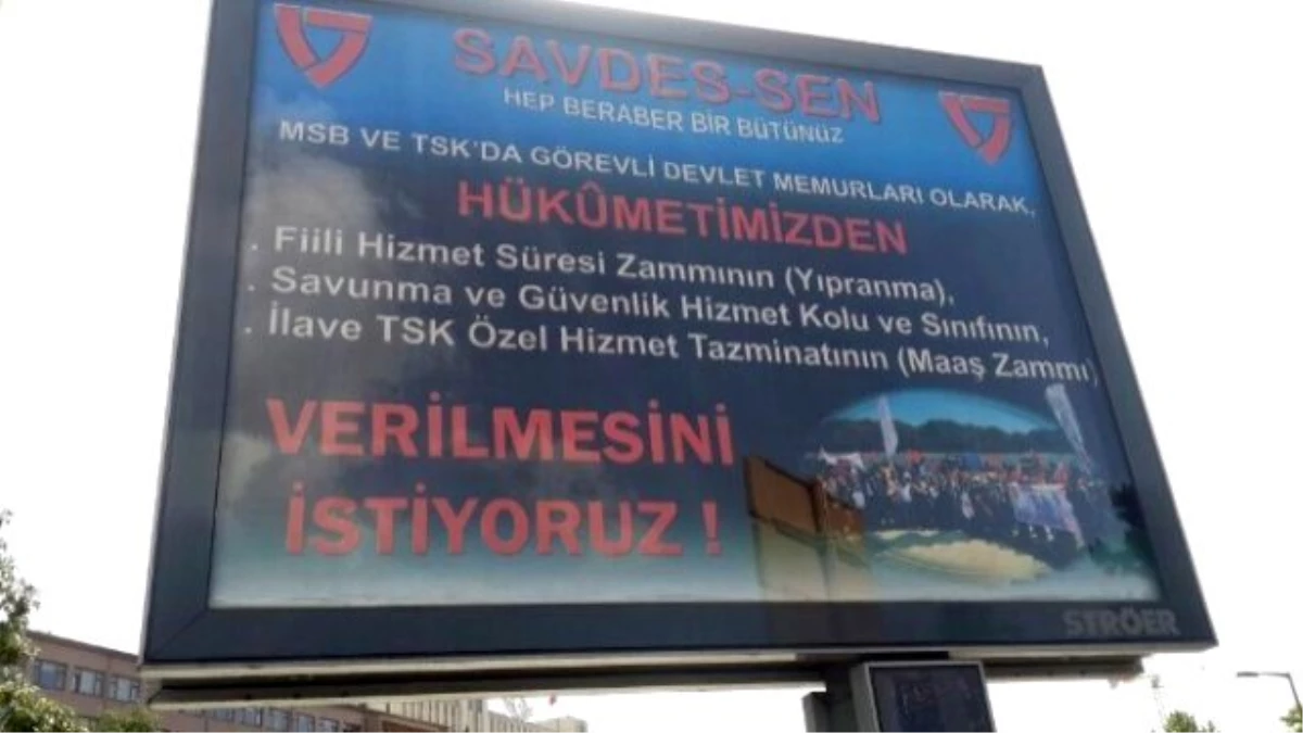 TSK\'nın Sivil Memurlarından Bilboardlı Eylem