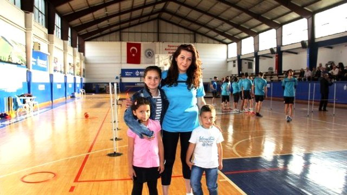 Üç Cocuk Annesi, Üniversite Hayali İçin Yeniden Salona Girdi