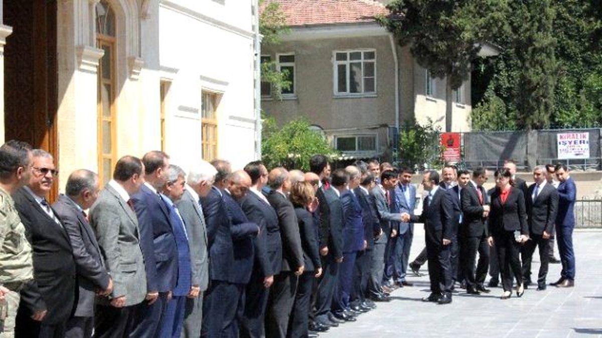 Vali Çataklı, Roketli Saldırıların Hedefi Olan Kilis\'te Görevine Başladı