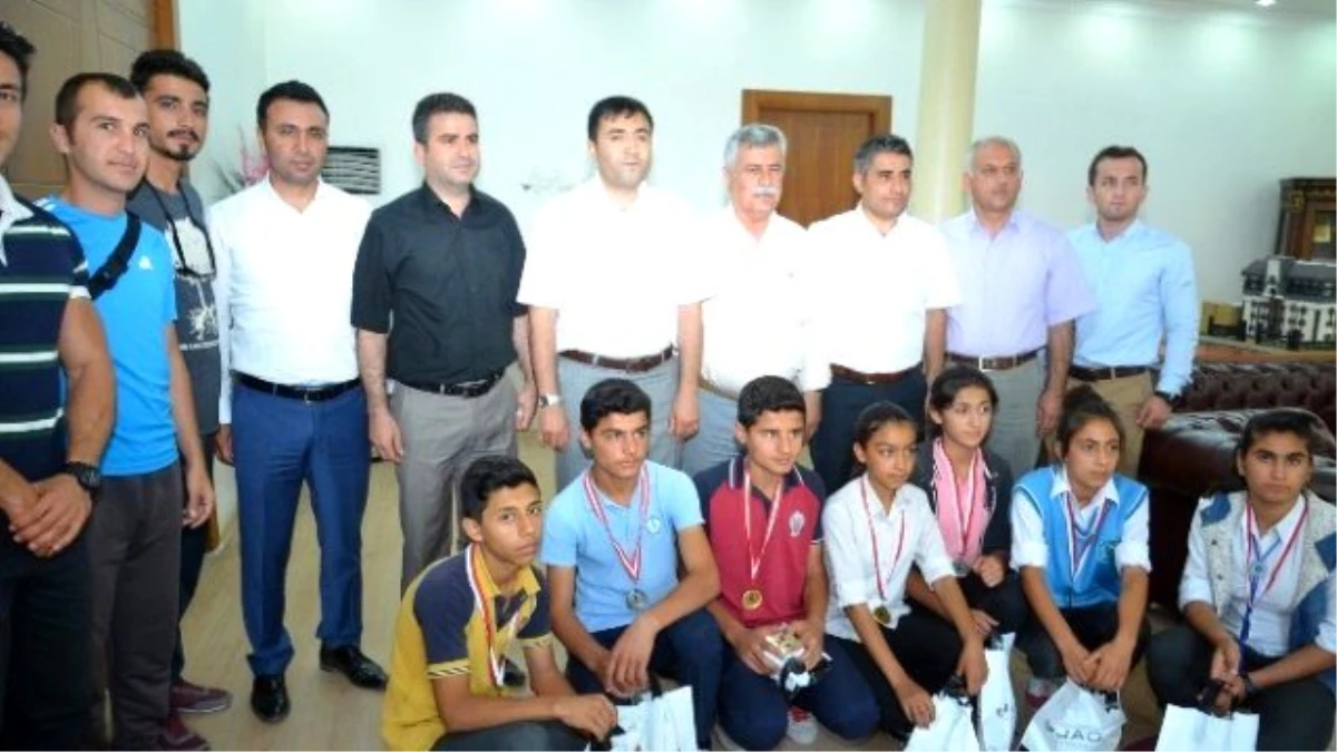 Viranşehir Kaymakamı Citer\'den Öğrencilere Ödül