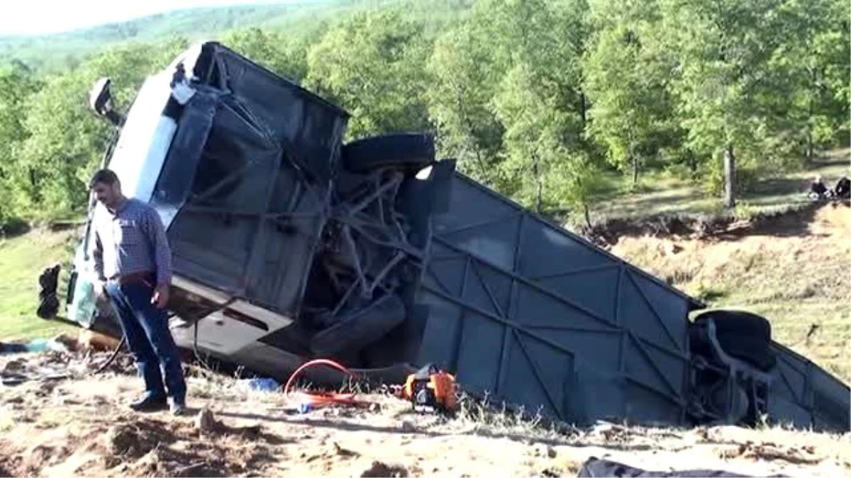 Yozgat\'ta Yolcu Otobüsü Devrildi: 3 Ölü, 15 Yaralı