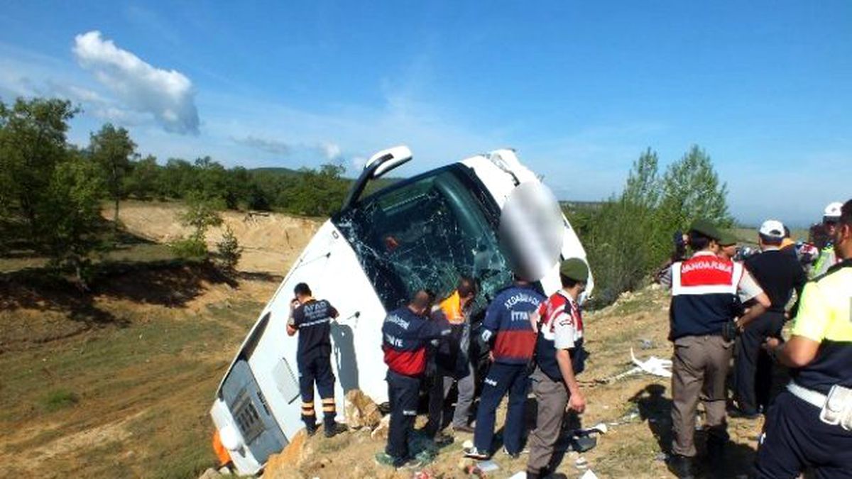 Yozgat\'ta Yolcu Otobüsü Devrildi: 3 Ölü, 15 Yaralı