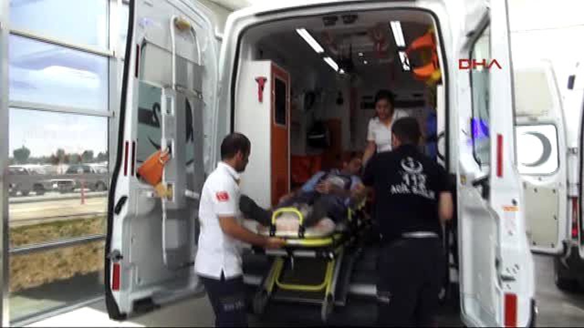 Adıyaman 4\'üncü Kattan Kafasına Keser Düşen İşçi Yaralandı