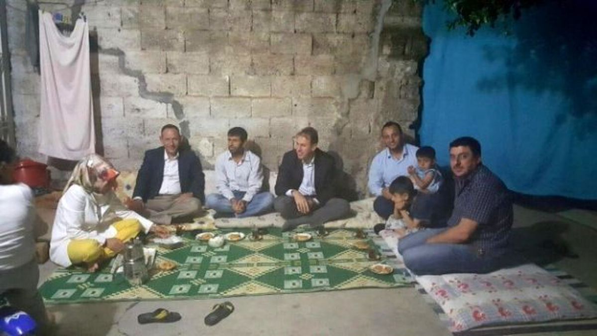 AK Parti\'li Çalapkulu Bir Ailenin İftar Sofrasına Konuk Oldu