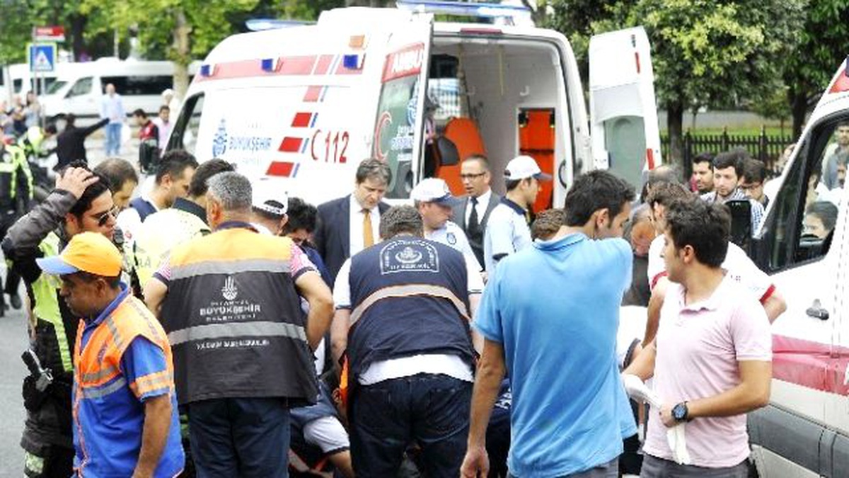 Ambulansa Eskortluk Yapan Motorlu Polis Kaza Yaptı