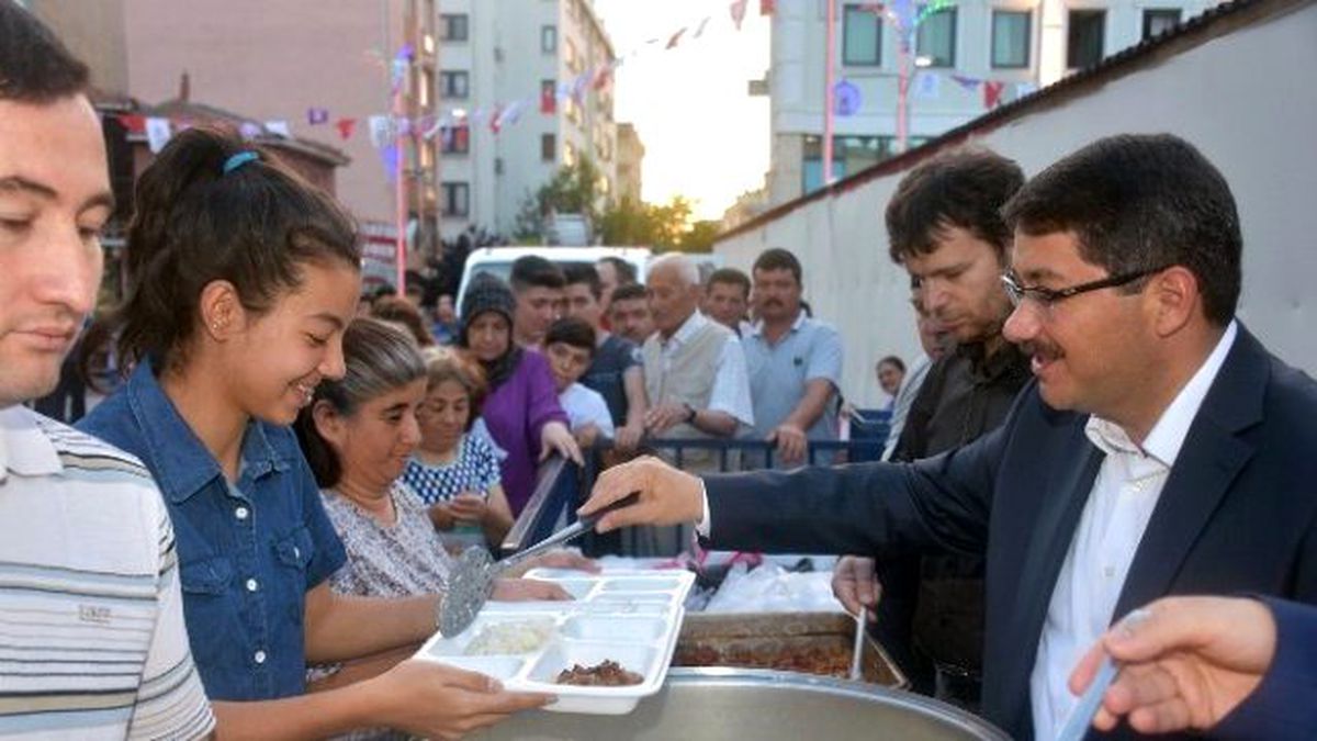 Başak Çelik İftarı Vatandaşla Birlikte Açtı