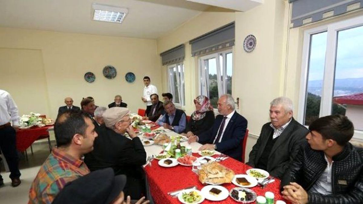 Başkan Kamil Saraçoğlu, İlk Orucunu Huzurevi Sakinleriyle Birlikte Açtı