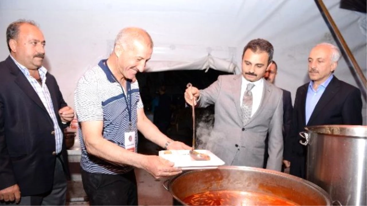 Başkan Külcü, İlk Orucu Ramazan Çadırında Açtı