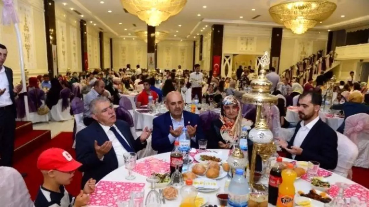 Başkan Mahçiçek İlk İftarı Personeliyle Yaptı