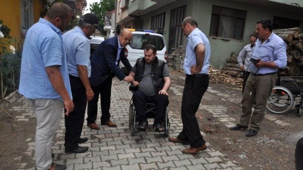 Başkan Sargın, Akülü Sandalye Hediye Etti