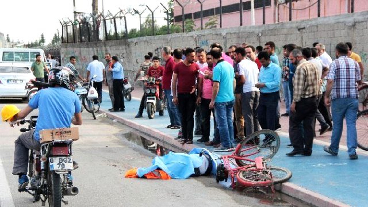 Bisikletten Düşen Genç Tır\'ın Altında Kalarak Can Verdi