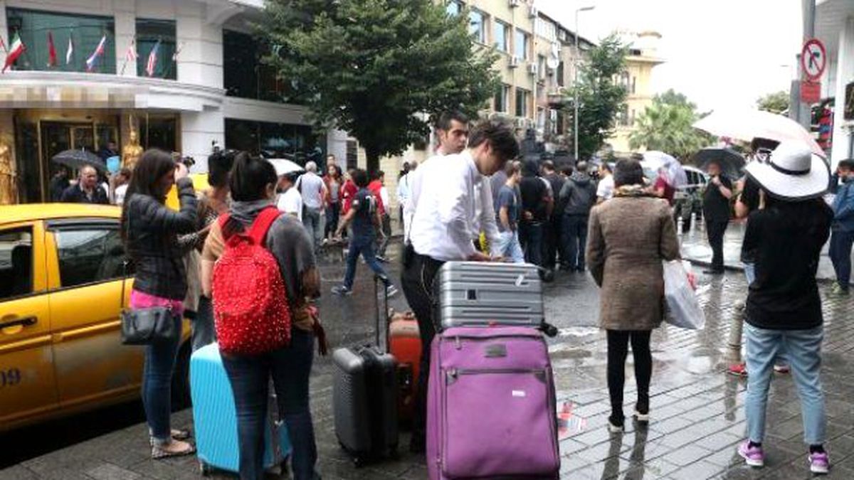 Veznecilerdeki Bombalı Saldırının Ardından Turistler Otelleri Boşalttı