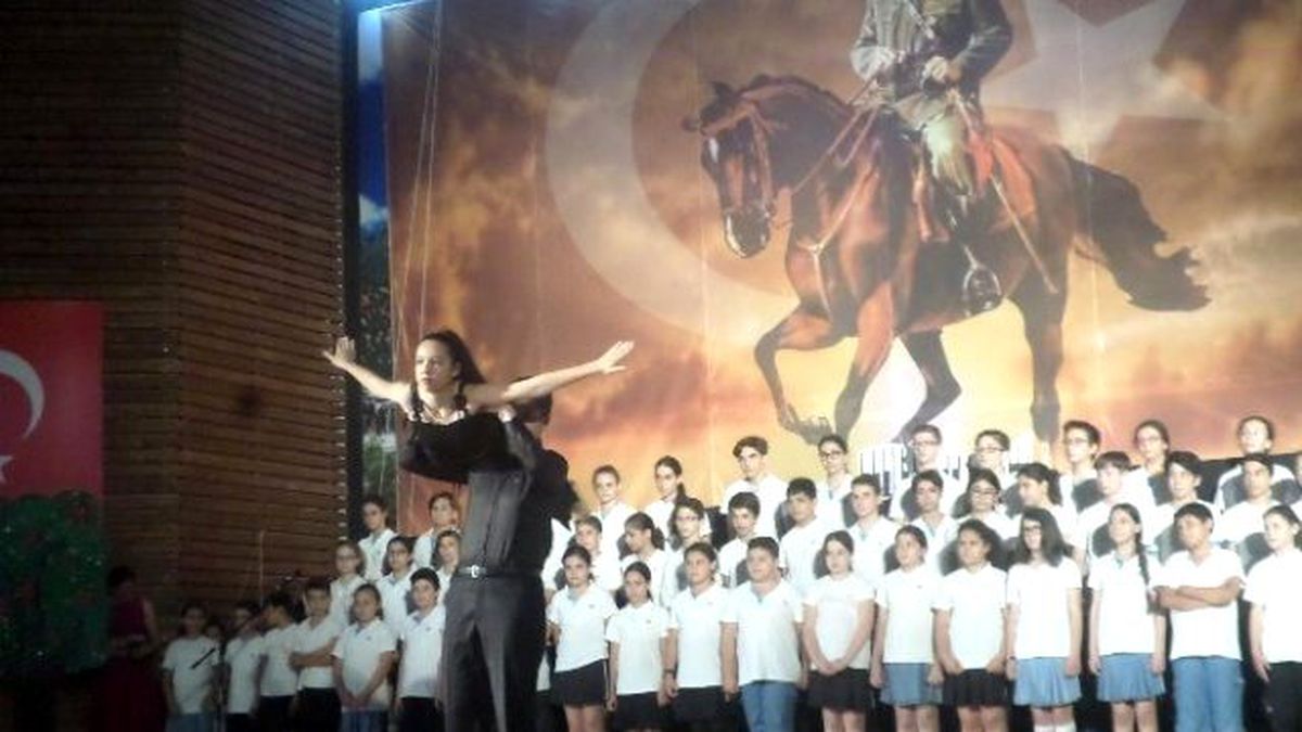 Burhaniye Bahçeşehir Koleji\'nde Sanat Gecesi