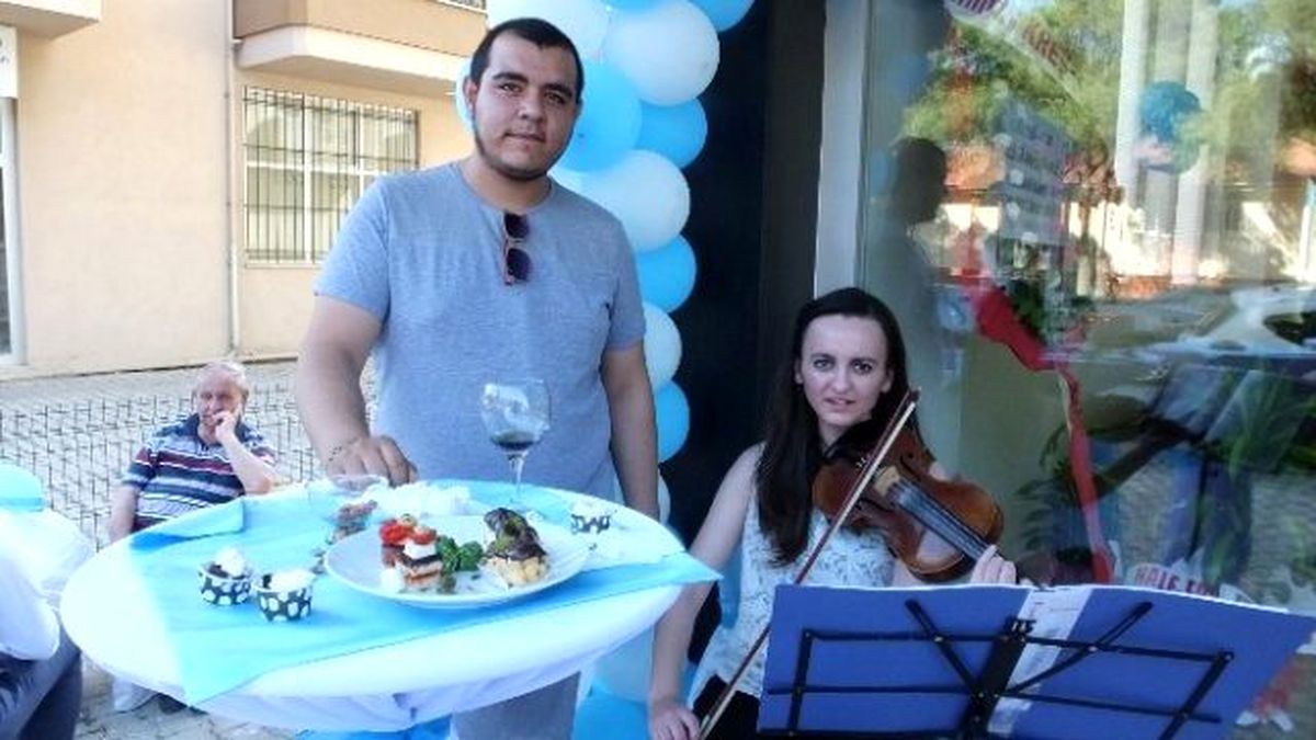 Burhaniye\'de Açılışlarda Hizmet Veriyorlar