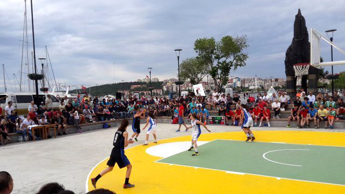 Çanakkale\'\'De Basketbol Şenliği
